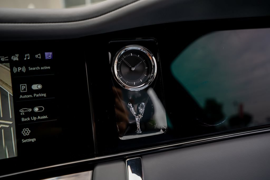 Used 2025 Rolls-Royce Cullinan AWD/4WD image 47