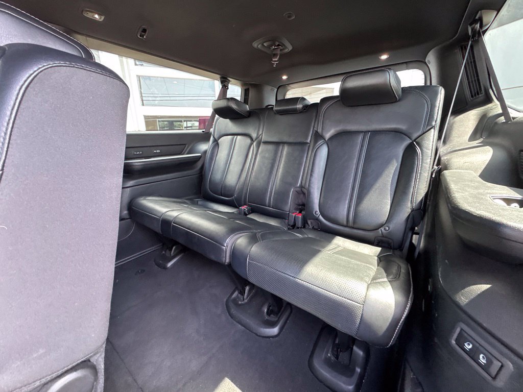 Used 2024 Jeep Wagoneer L Series II w/ Flexible Seating Group AWD/4WD image 28