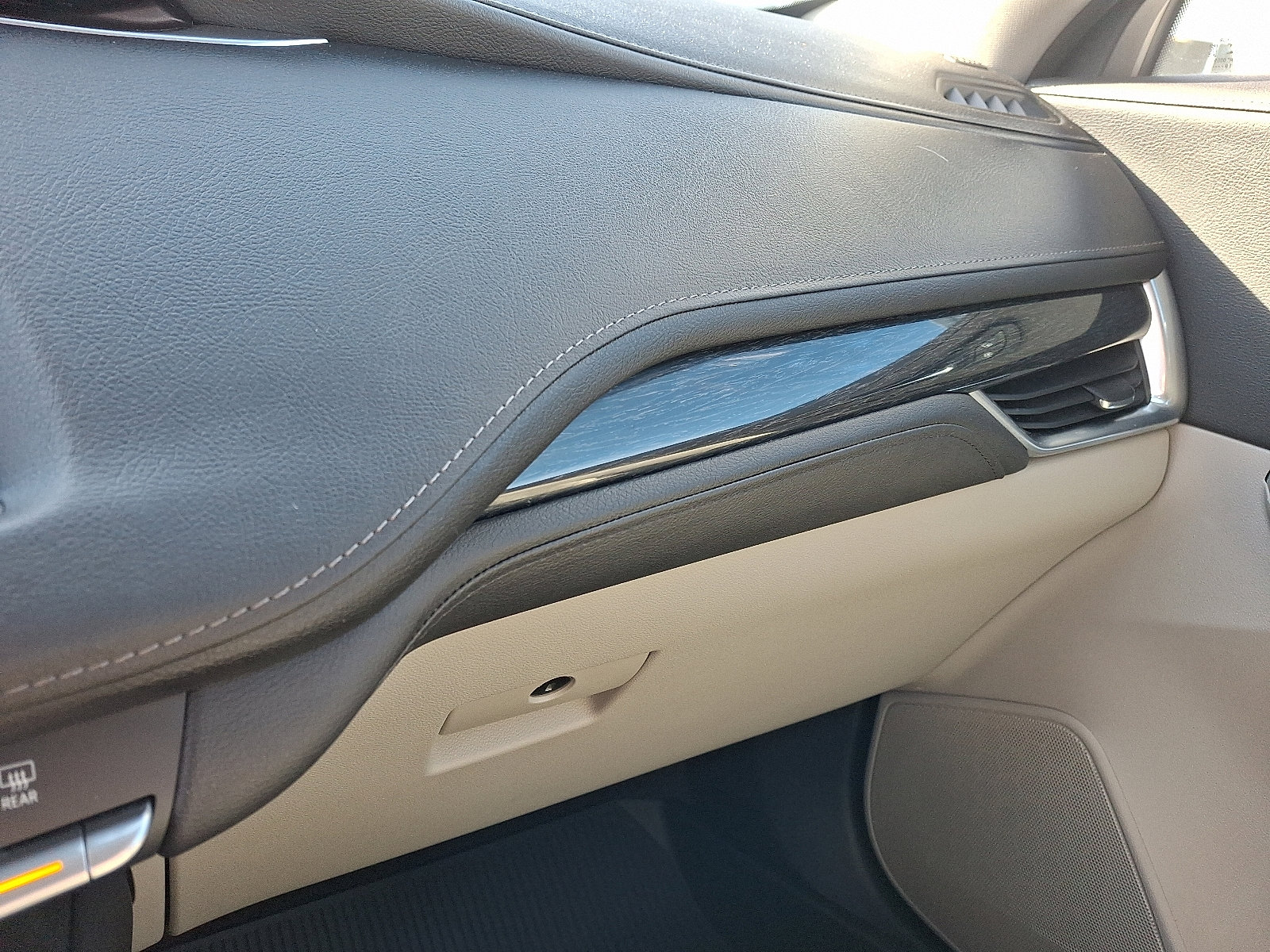 Used 2020 Cadillac XT4 Premium Luxury w/ Cold Weather Package image 21