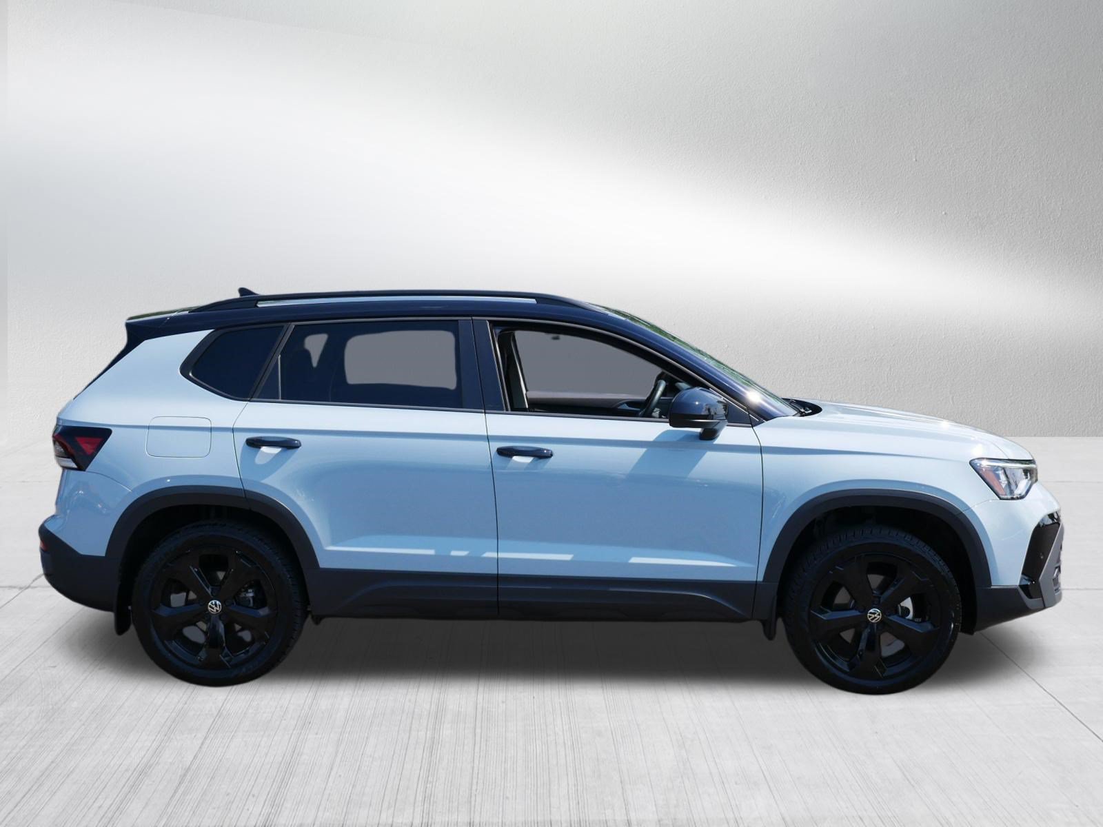 Certified 2025 Volkswagen Taos SE AWD/4WD image 8