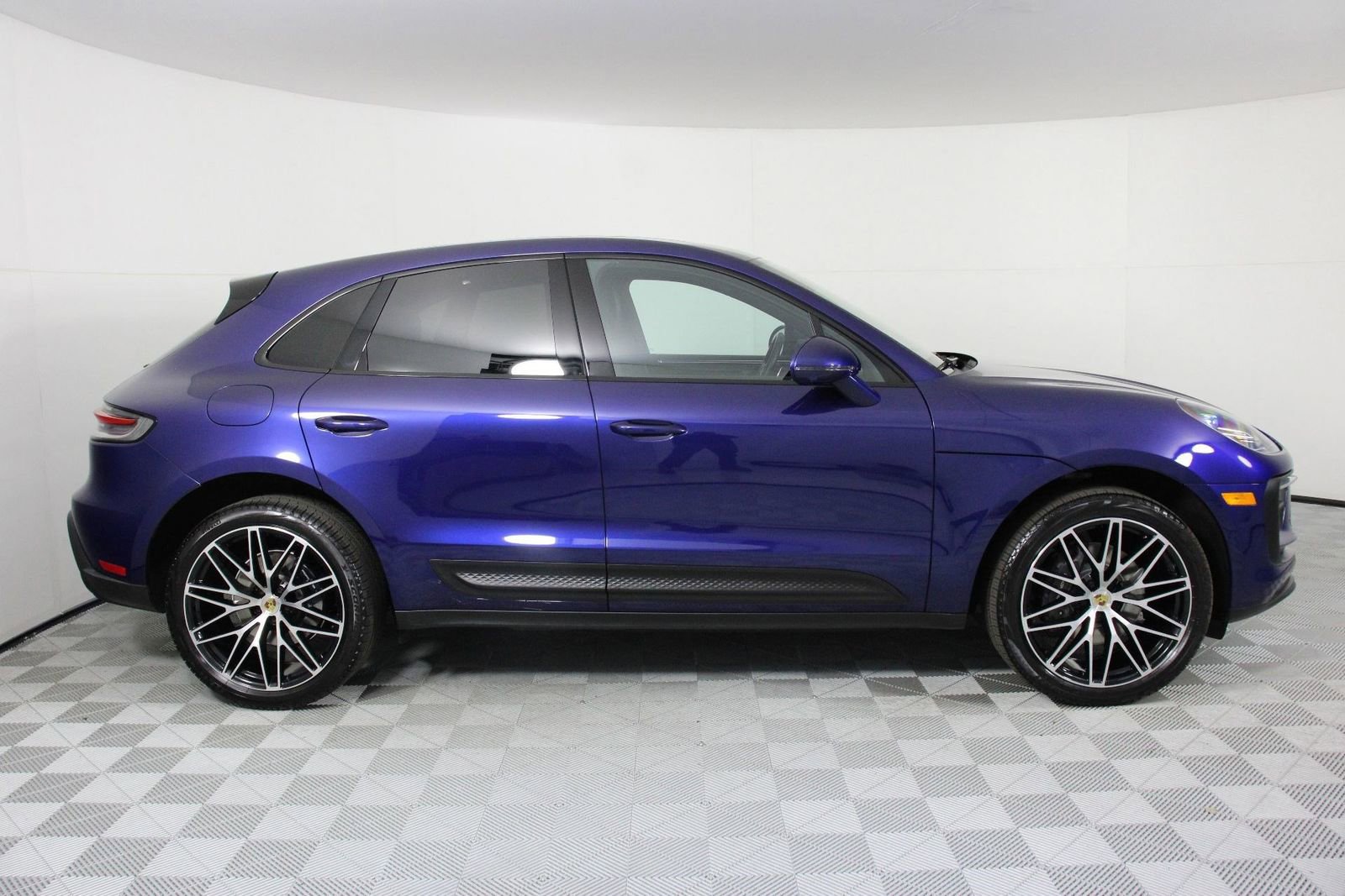 Certified 2023 Porsche Macan image 8