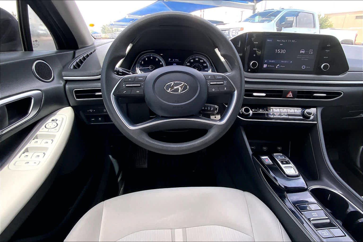 Used 2022 Hyundai Sonata SE w/ Preferred Accessory Package FWD image 6