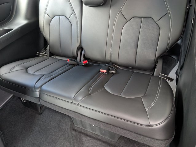 New 2027 Chrysler Pacifica Select FWD image 29