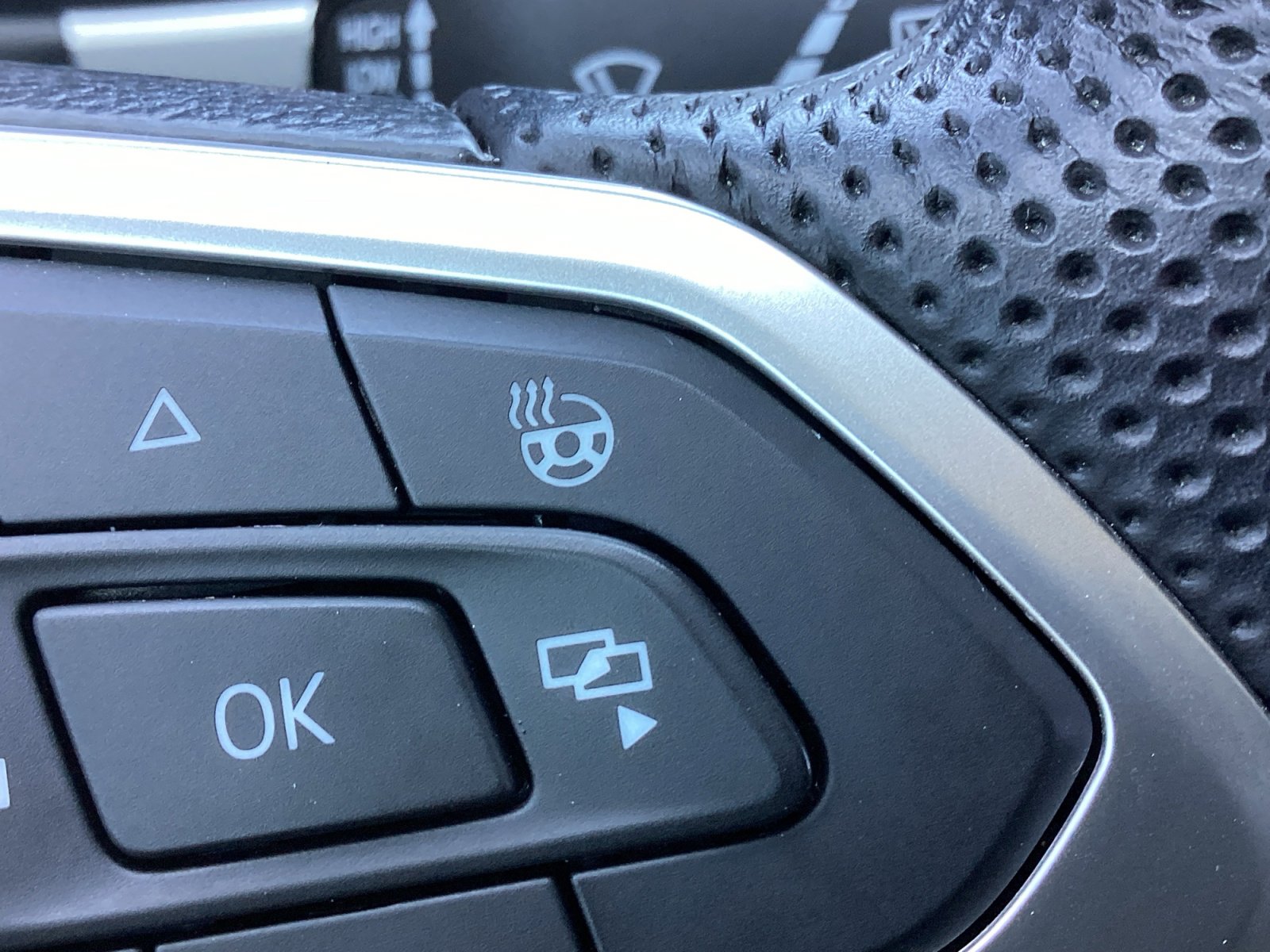 Used 2023 Volkswagen Atlas SEL Premium image 33