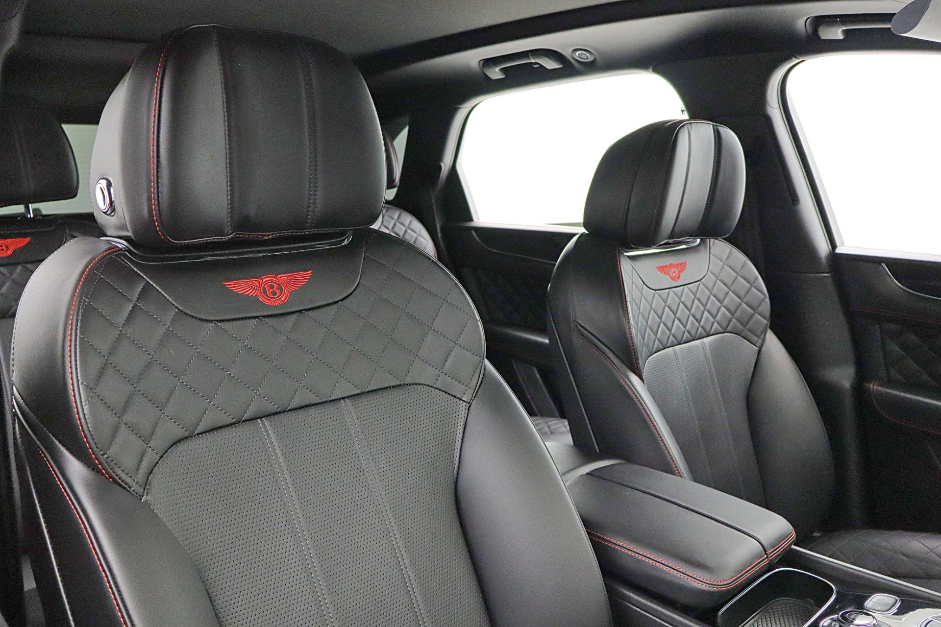 Certified 2017 Bentley Bentayga image 37