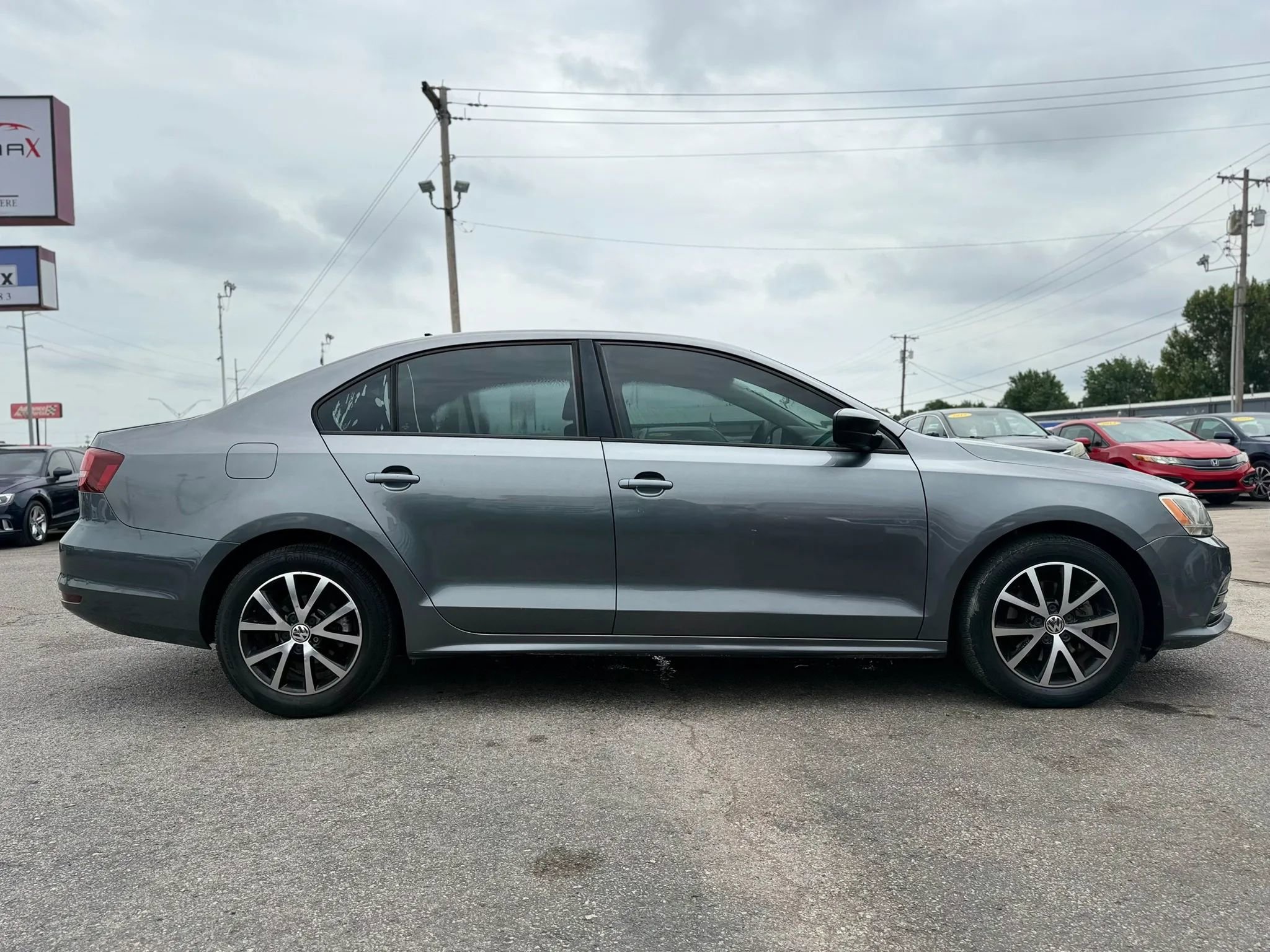 Used 2016 Volkswagen Jetta SE FWD image 3