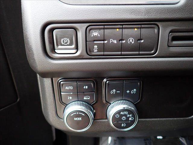 Used 2023 GMC Yukon SLE AWD/4WD image 16