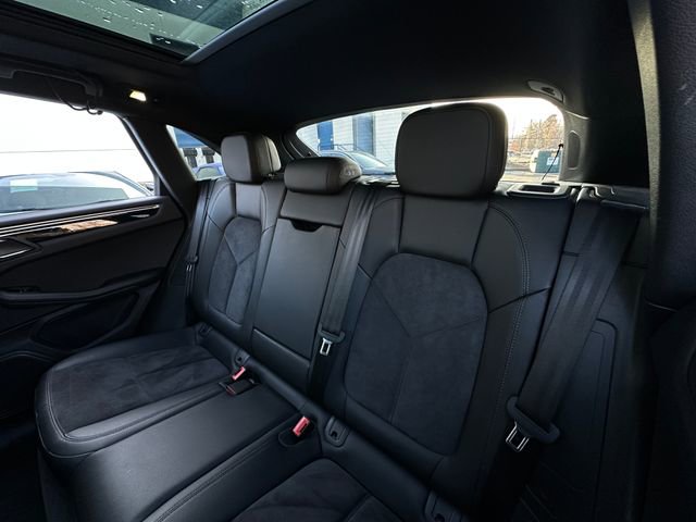 Used 2017 Porsche Macan image 35