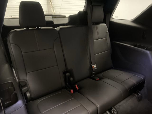 Used 2023 Chevrolet Traverse RS image 33