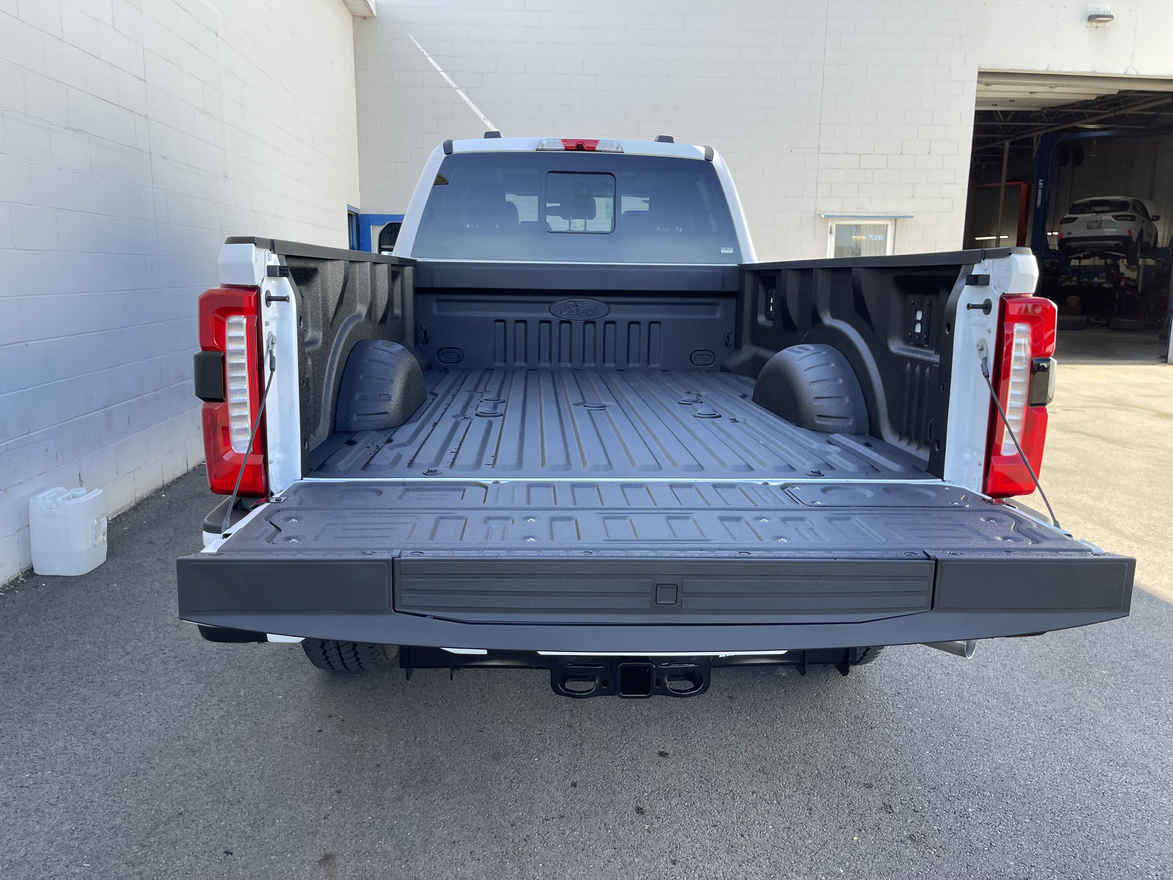 New 2026 Ford F350 Lariat w/ Black Appearance Package image 25