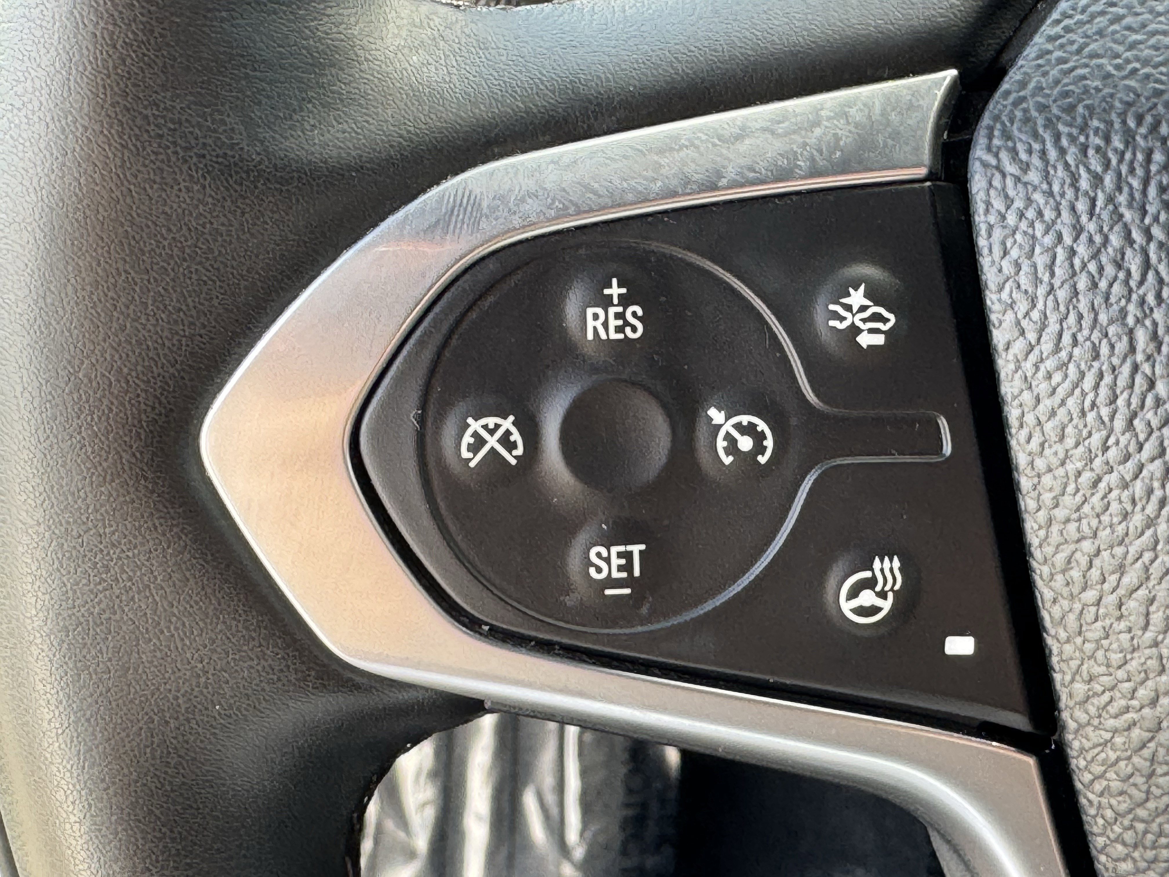 Used 2023 Chevrolet Traverse RS image 24