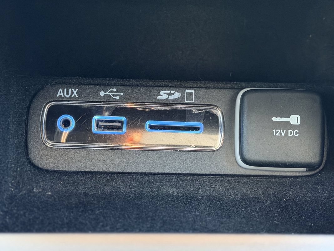 Used 2017 Jeep Grand Cherokee Altitude AWD/4WD image 17