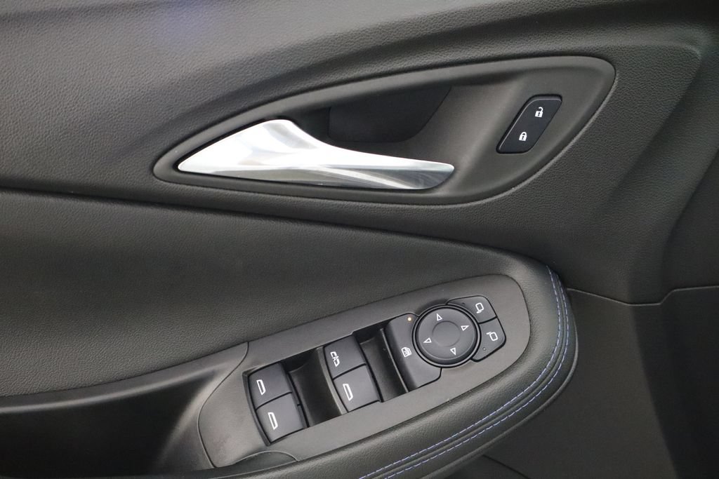 Used 2025 Buick Encore GX Sport Touring w/ Advanced Technology Package FWD image 17