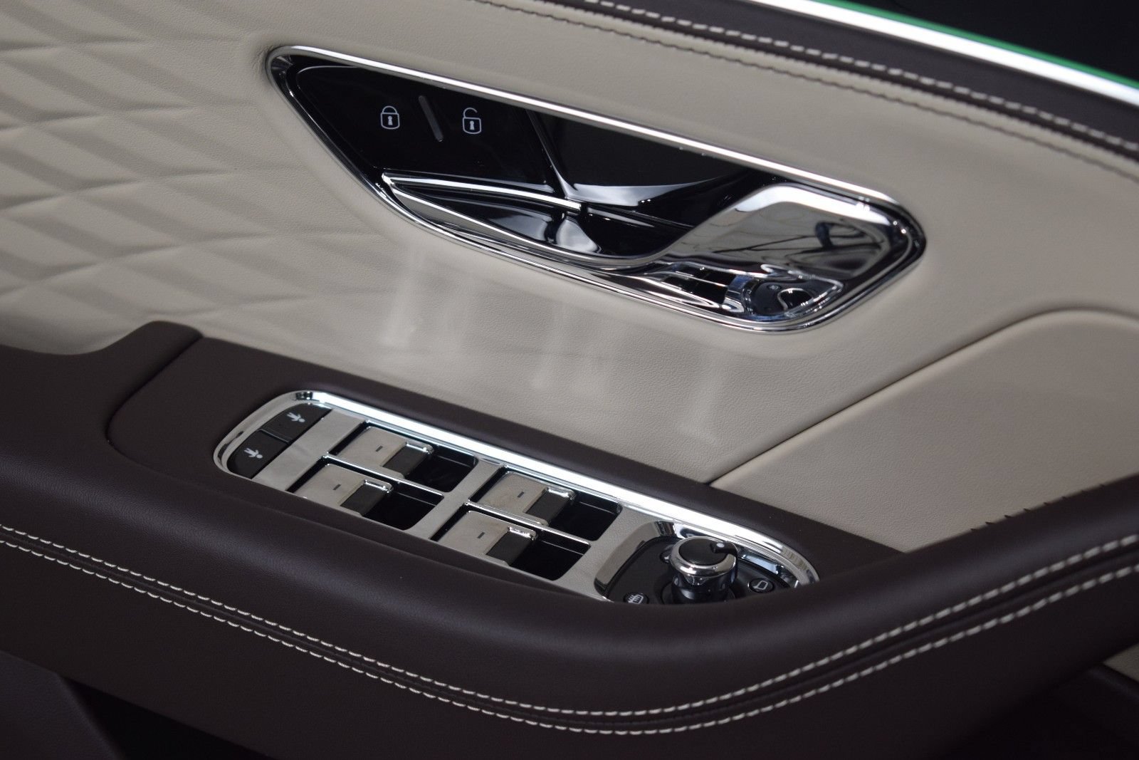 New 2026 Bentley Flying Spur Plug-In Hybrid AWD/4WD image 39