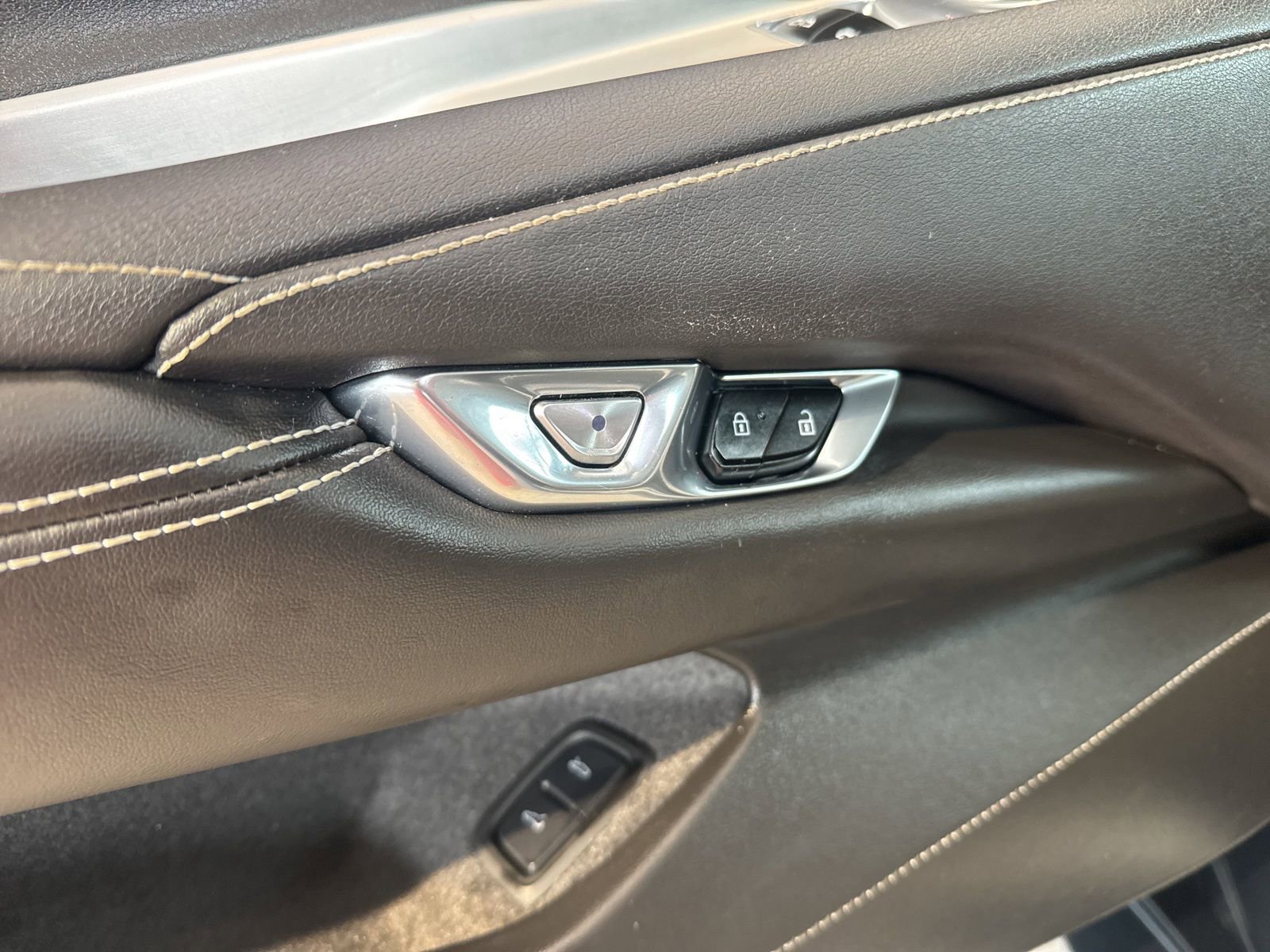 Used 2021 Chevrolet Corvette Stingray Coupe w/ 1LT image 15