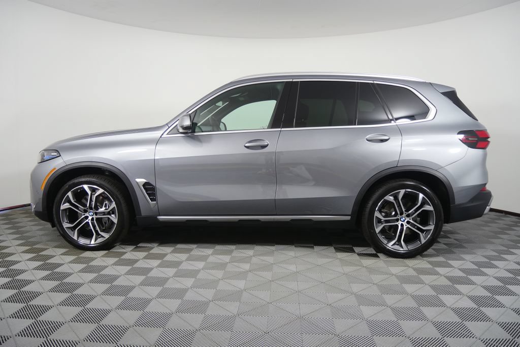 Certified 2026 BMW X5 xDrive40i AWD/4WD image 2