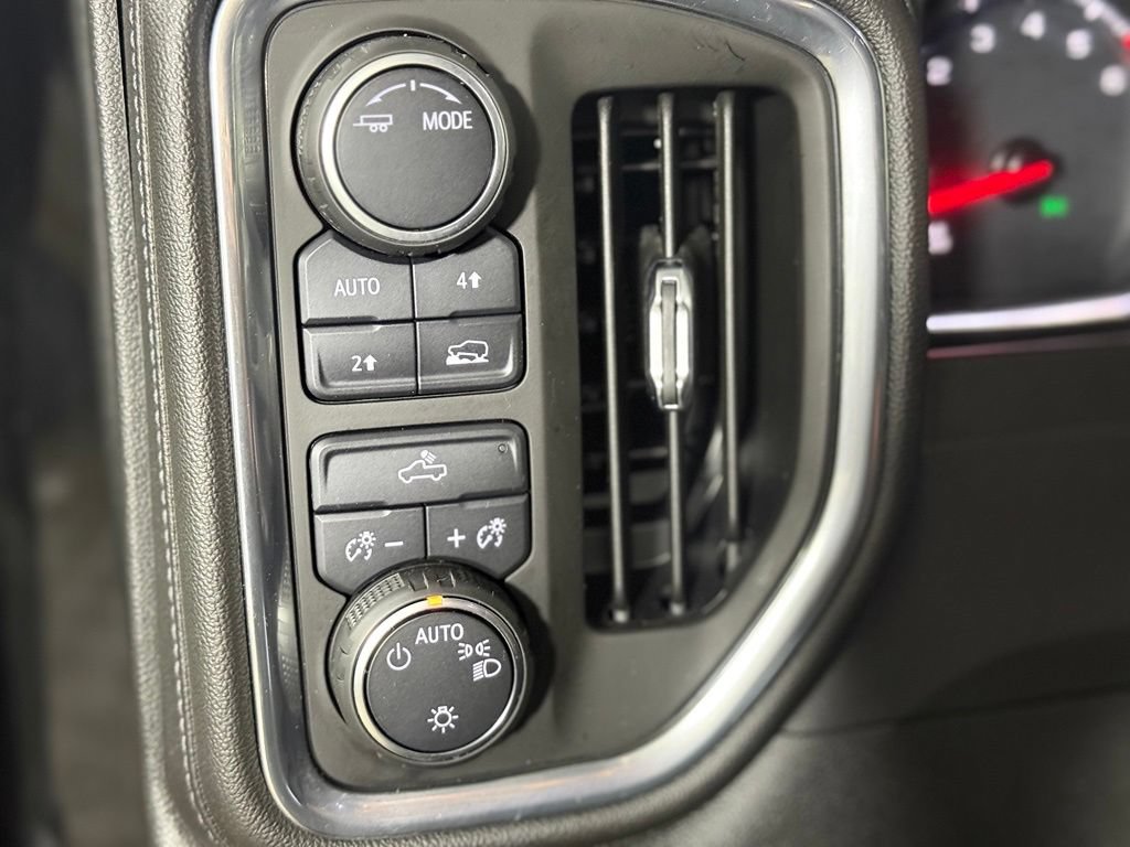 Used 2021 Chevrolet Silverado 1500 LT AWD/4WD image 16