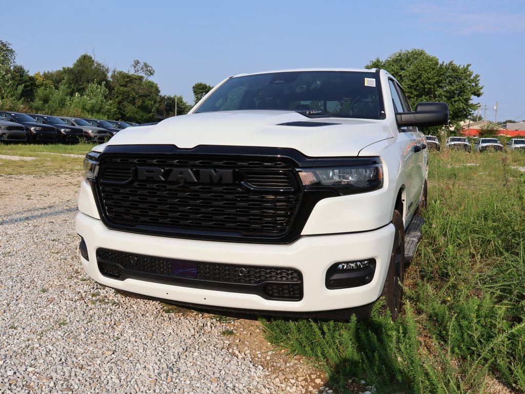 New 2026 RAM 1500 Express AWD/4WD image 3