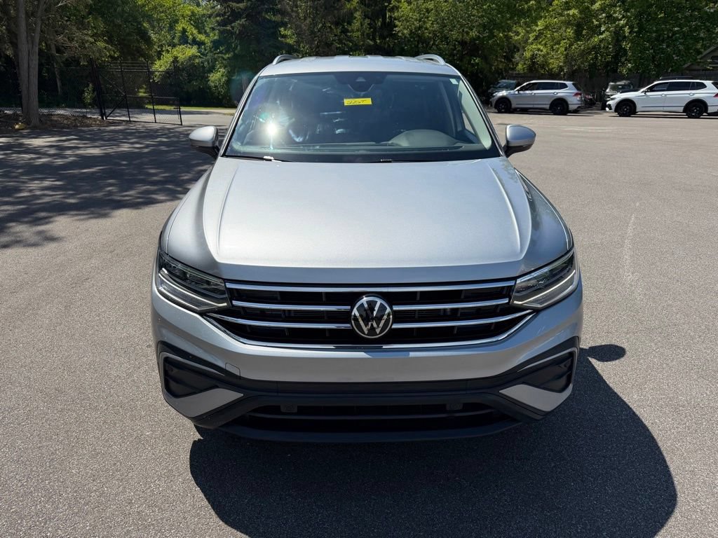 Certified 2023 Volkswagen Tiguan SE FWD image 2
