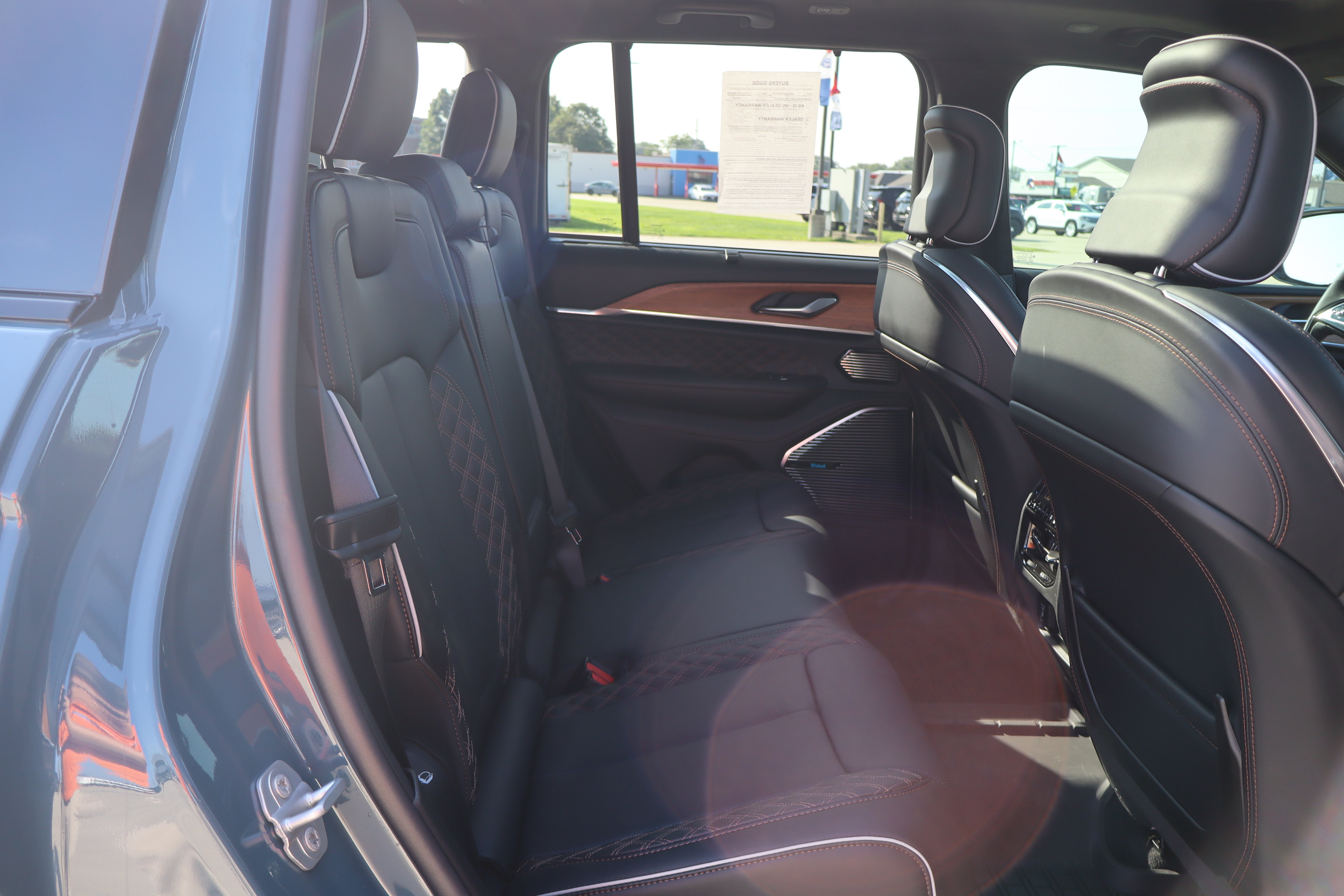 Used 2026 Jeep Grand Cherokee Summit w/ Obsidian Package AWD/4WD image 11