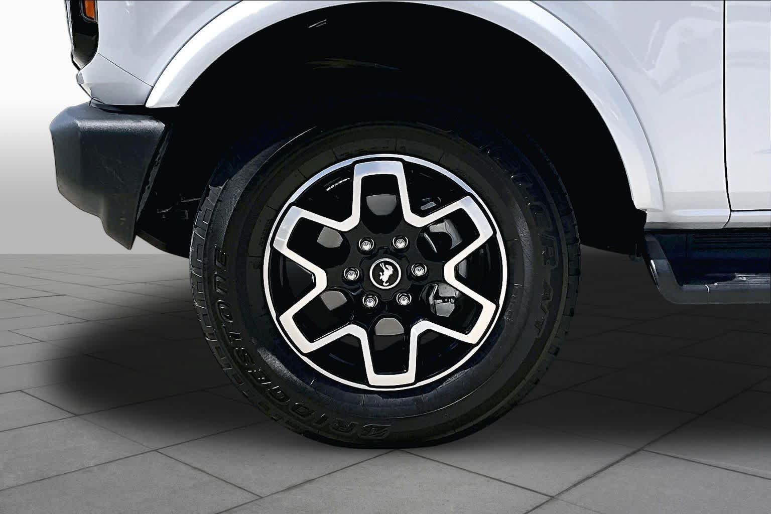 Used 2025 Ford Bronco Outer Banks AWD/4WD image 9