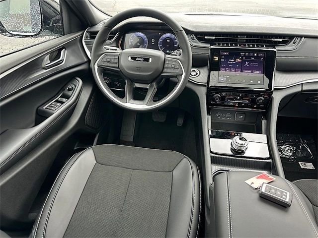New 2025 Jeep Grand Cherokee L Altitude image 17