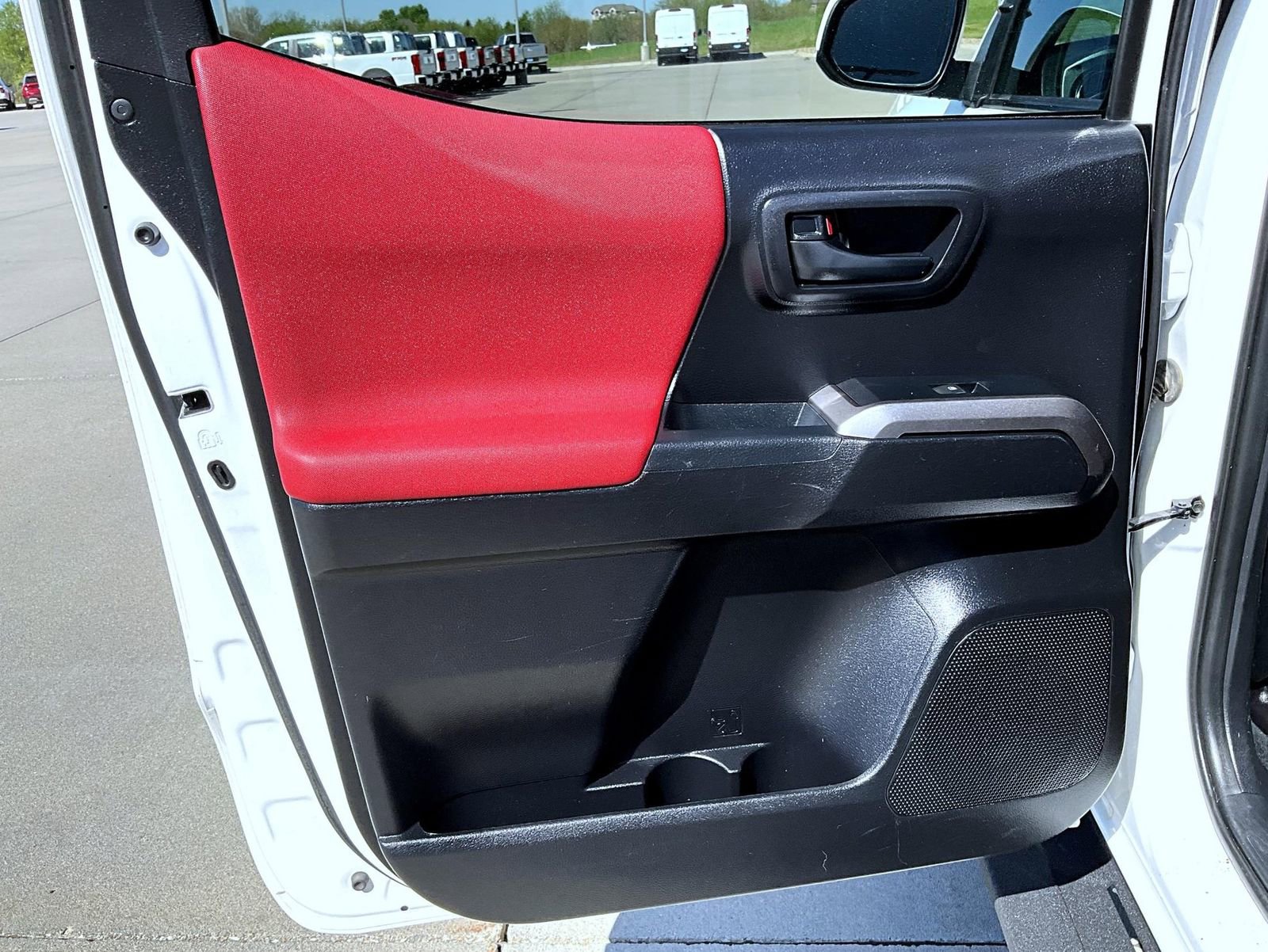 Used 2022 Toyota Tacoma SR5 AWD/4WD image 21
