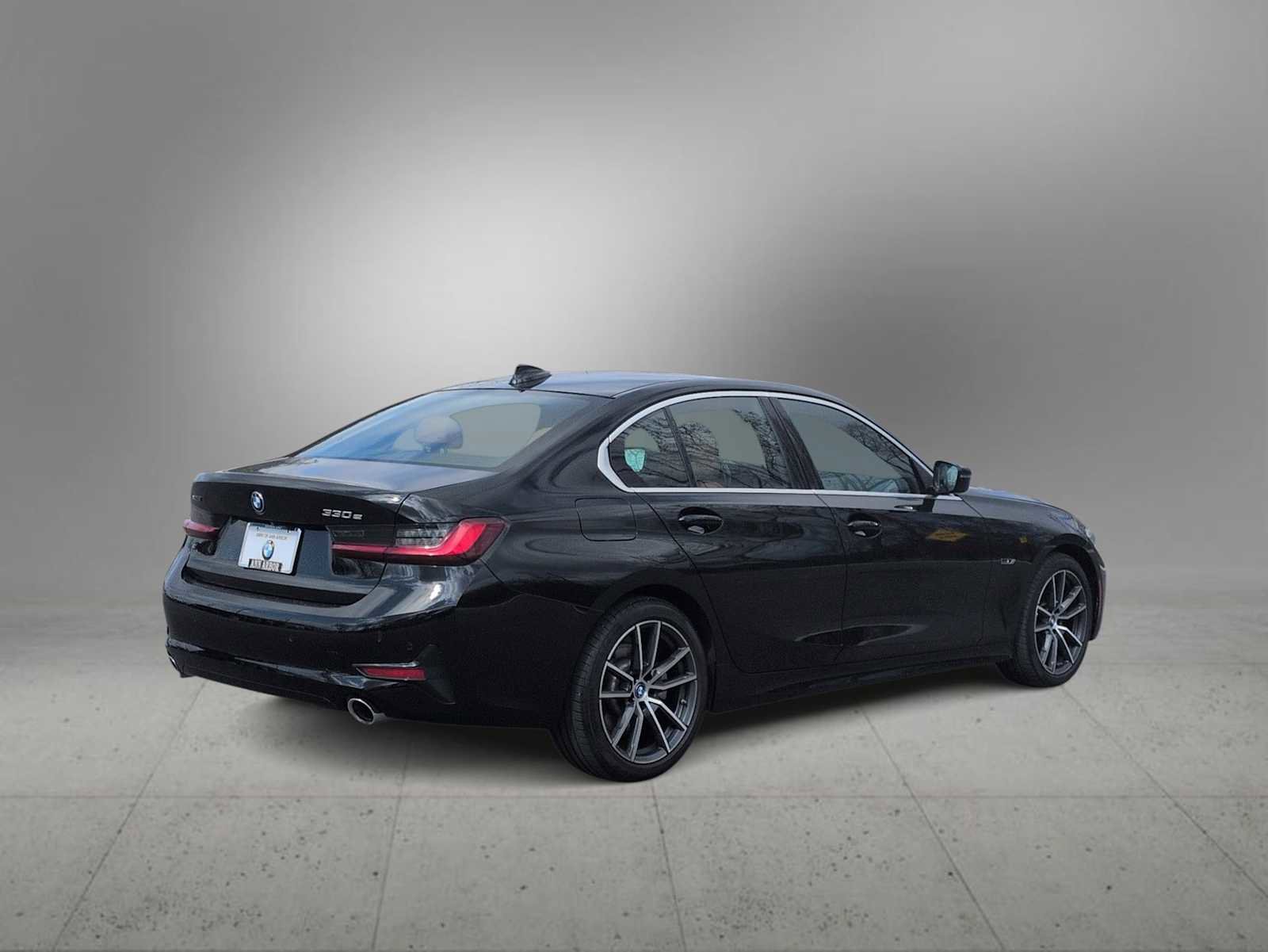 Used 2022 BMW 330e xDrive w/ Premium Package AWD/4WD image 8