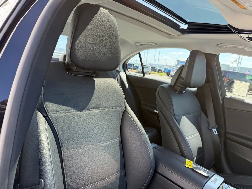 Used 2025 Mercedes-Benz C 300 Sedan image 17