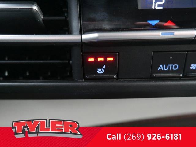 Used 2024 Toyota Sienna XLE FWD image 32