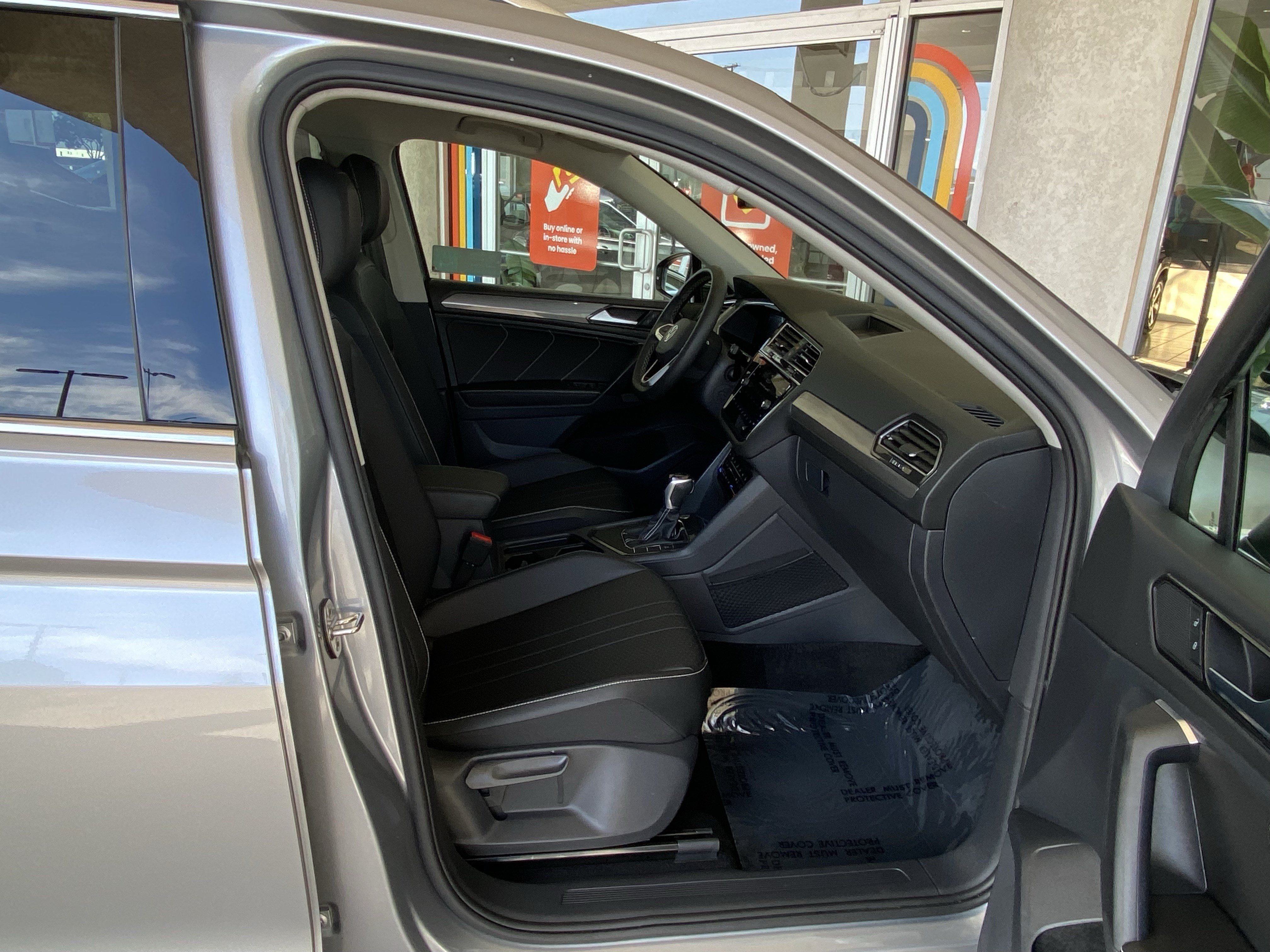 Certified 2023 Volkswagen Tiguan SE FWD image 39