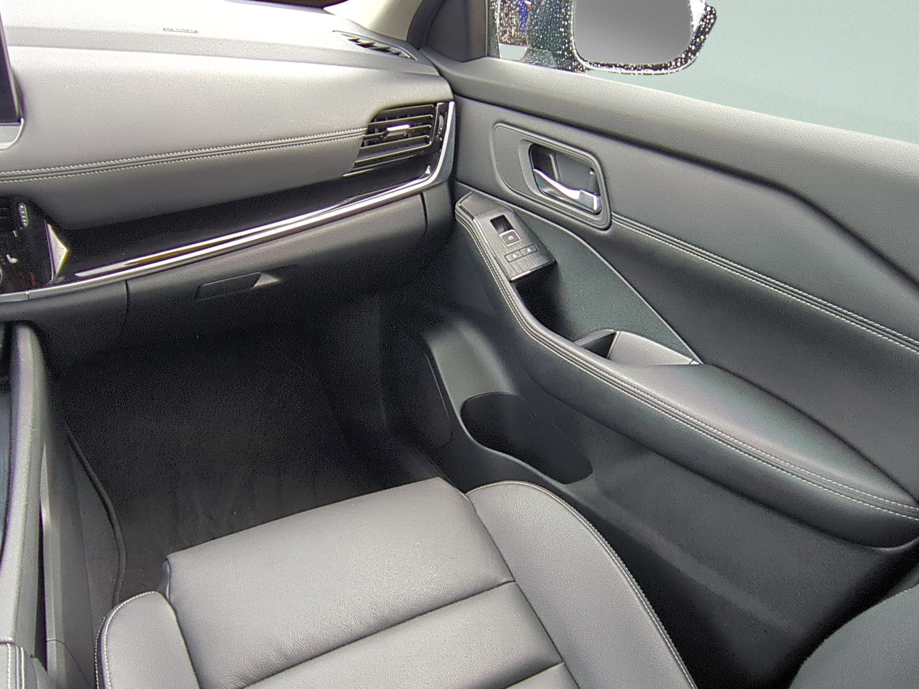 Used 2024 Nissan Rogue SL image 16