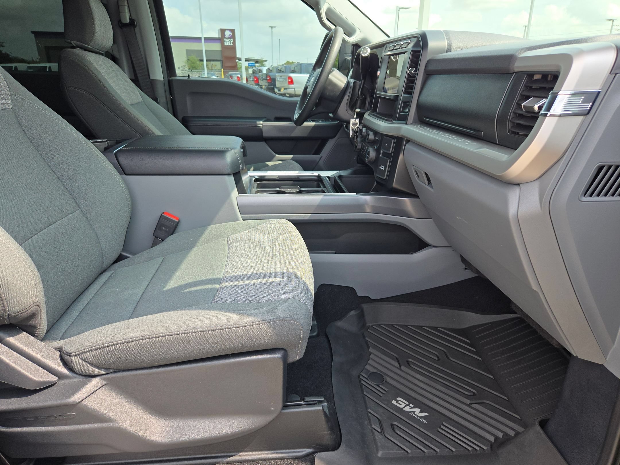Used 2024 Ford F350 XLT AWD/4WD image 27