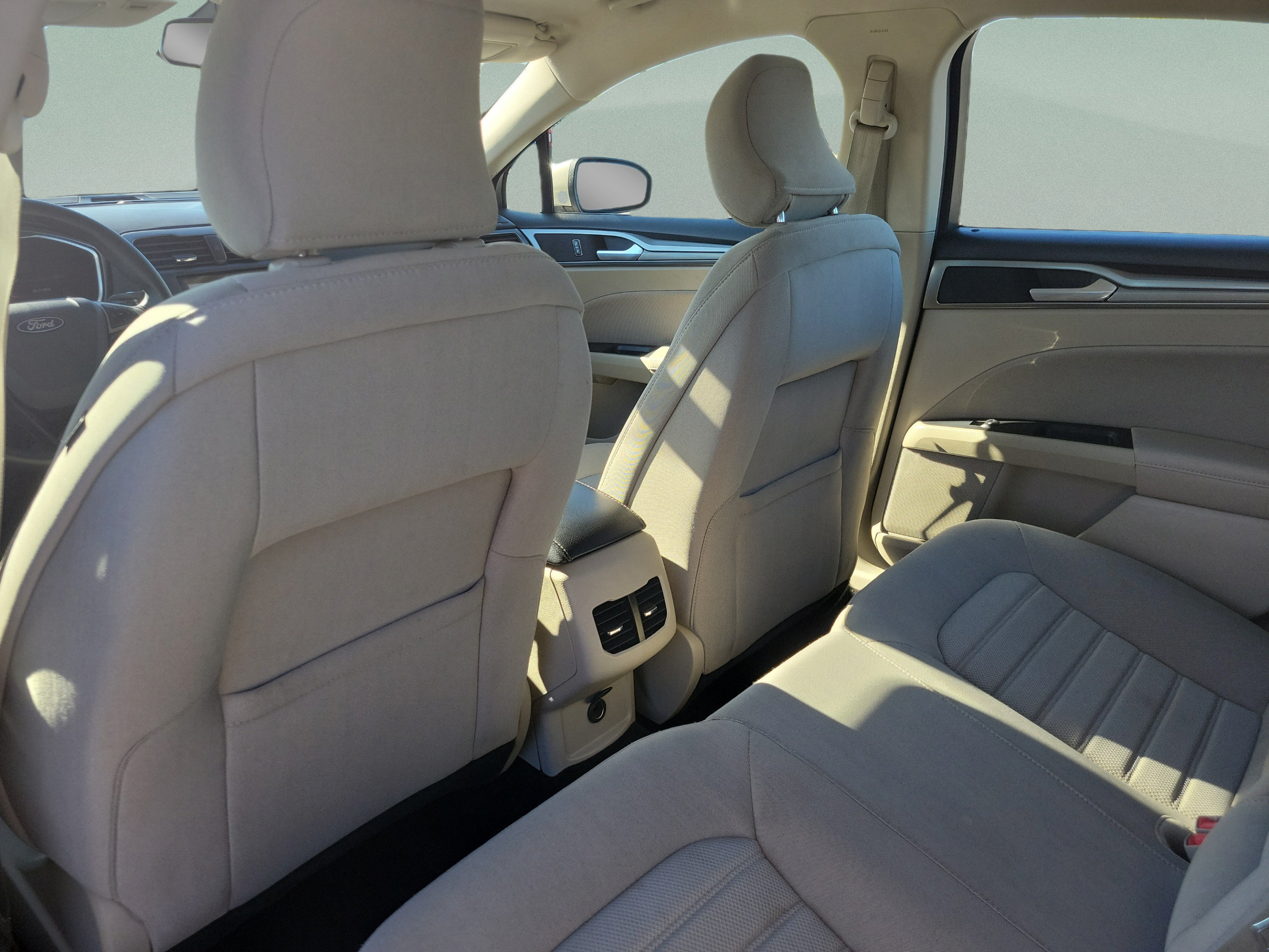 Used 2019 Ford Fusion SE FWD image 9