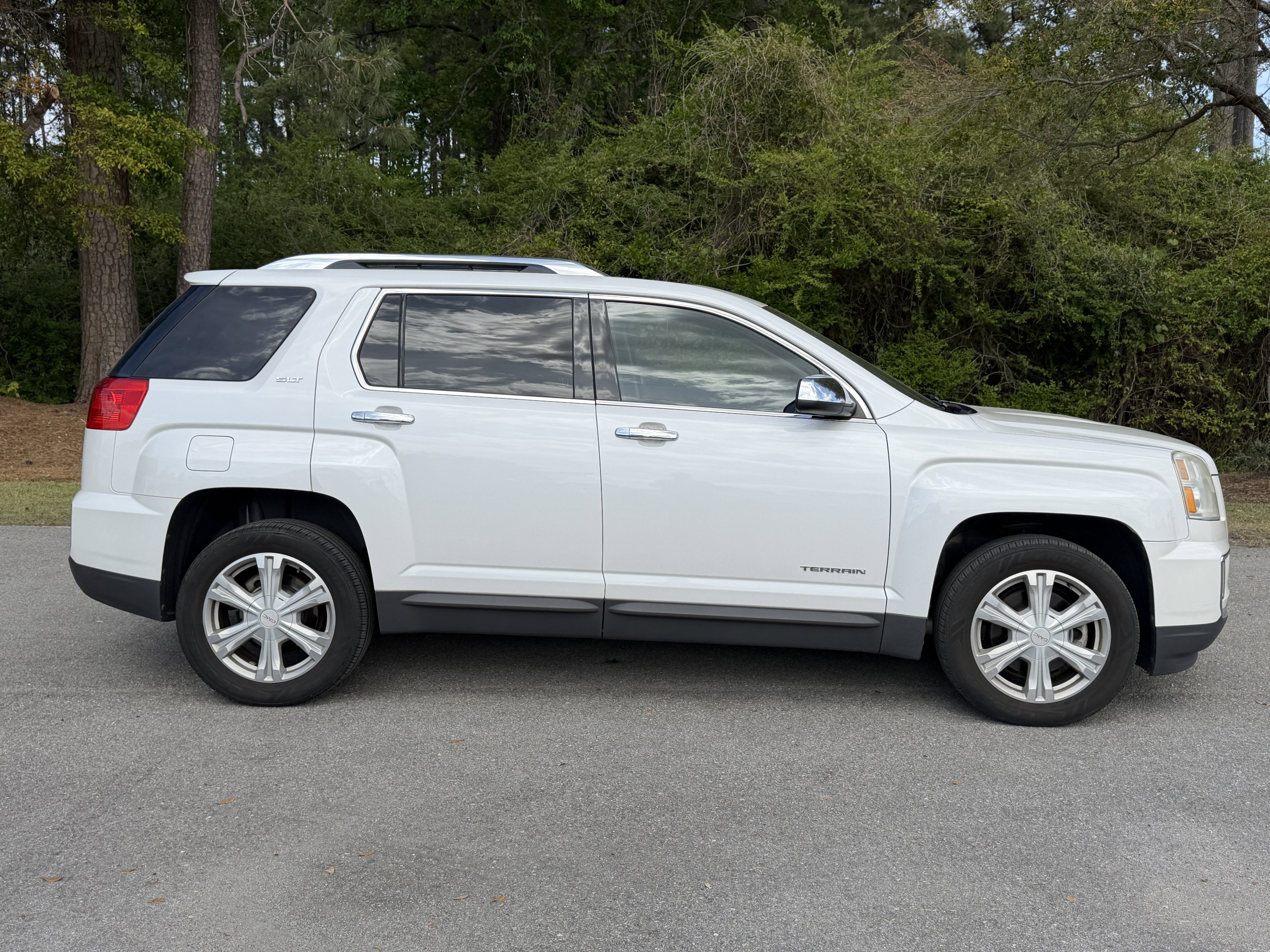 Used 2017 GMC Terrain SLT w/ Open Road Package image 2