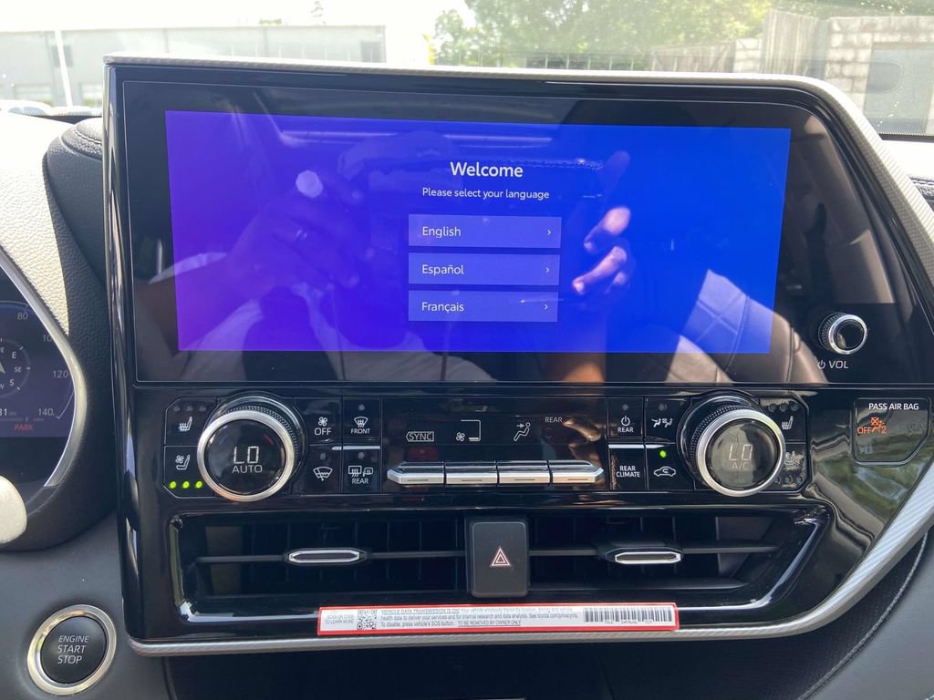 Used 2025 Toyota Highlander Platinum AWD/4WD image 27