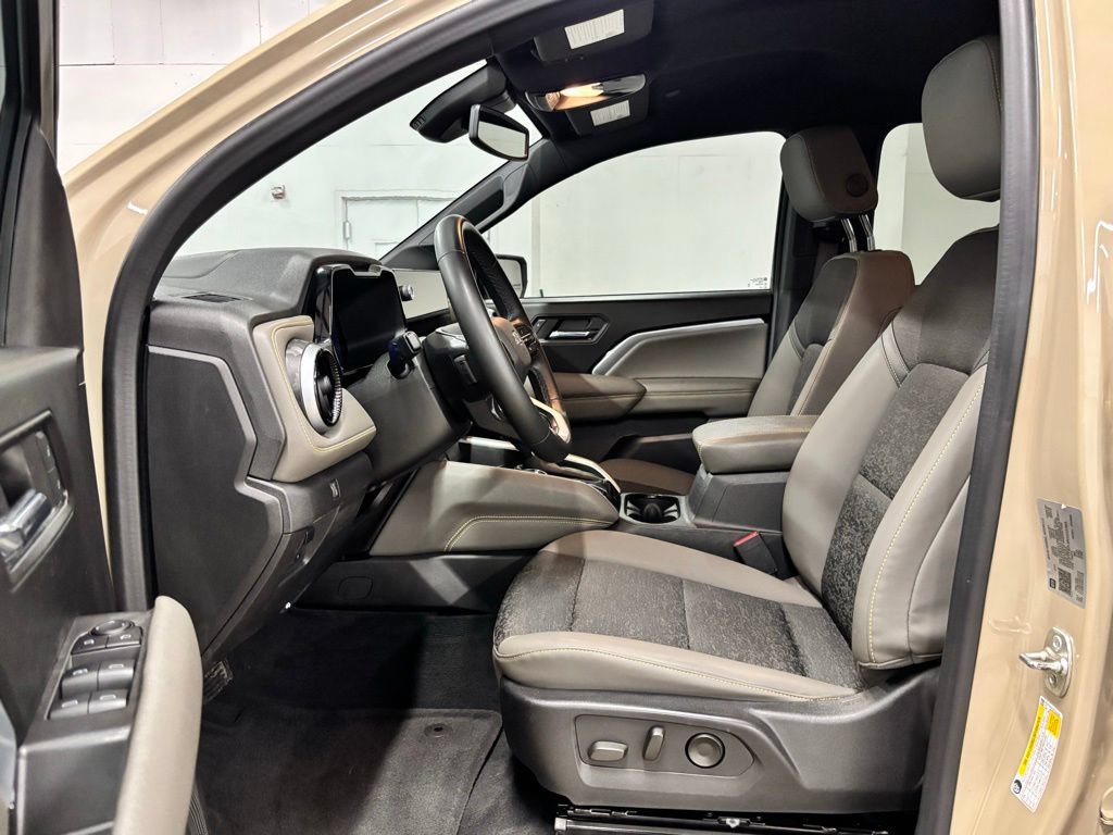 Used 2024 Chevrolet Colorado ZR2 w/ Technology Package AWD/4WD image 17