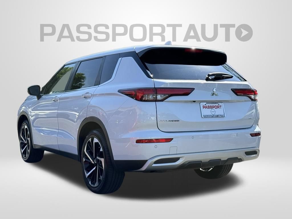 Used 2023 Mitsubishi Outlander SE AWD/4WD image 4