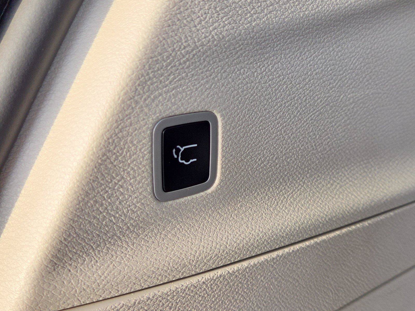 Used 2024 Chrysler Pacifica Touring-L FWD image 30