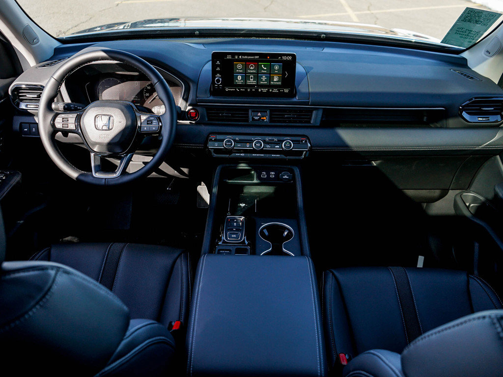New 2025 Honda Pilot Touring image 14