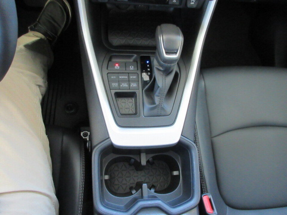 Used 2025 Toyota RAV4 XLE Premium image 24