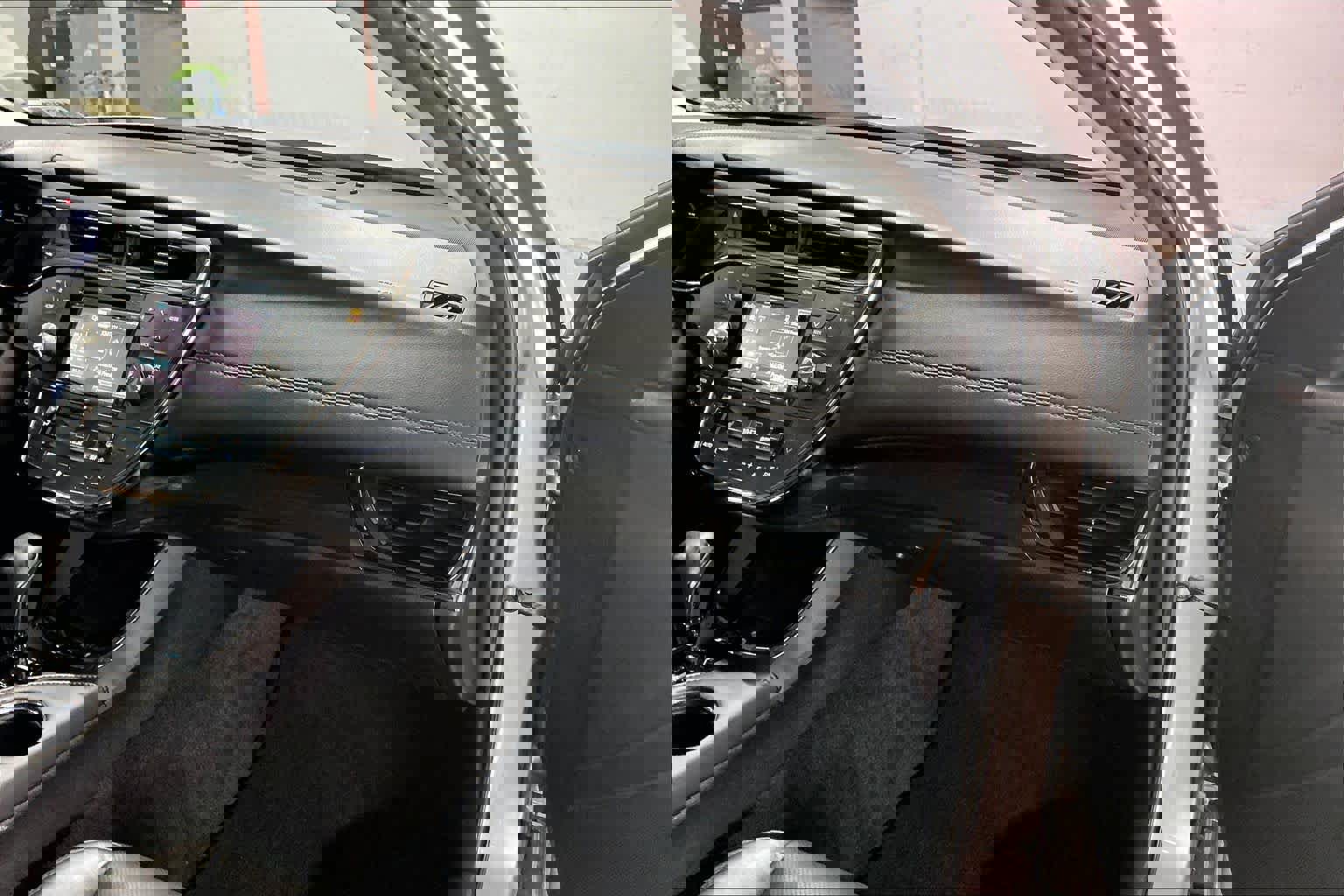 Used 2016 Toyota Avalon Limited w/ Toyota Safety Sense Package image 19