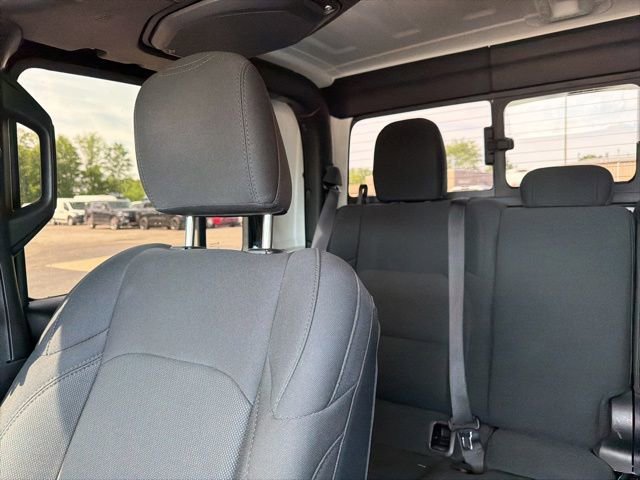 Used 2022 Jeep Gladiator Sport AWD/4WD image 9