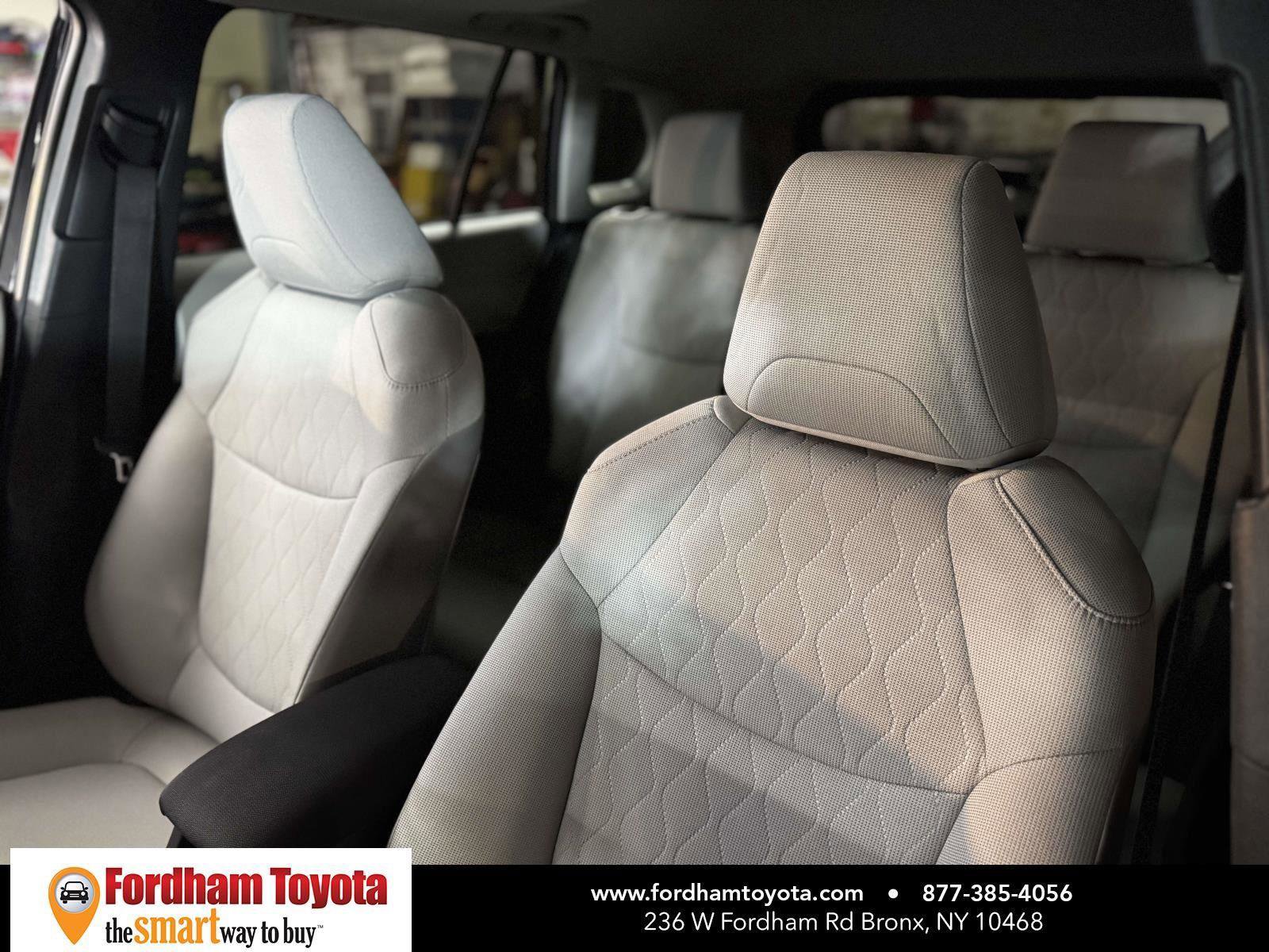 Used 2024 Toyota Corolla Cross LE w/ Moonroof Package AWD/4WD image 18
