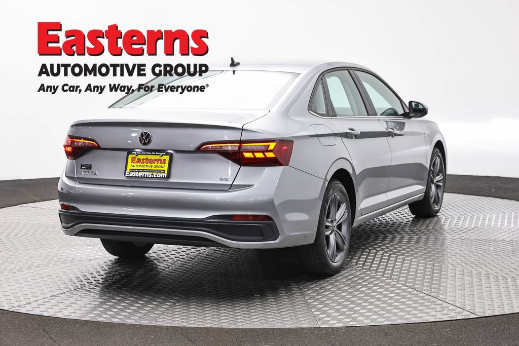 Used 2024 Volkswagen Jetta SE FWD image 5
