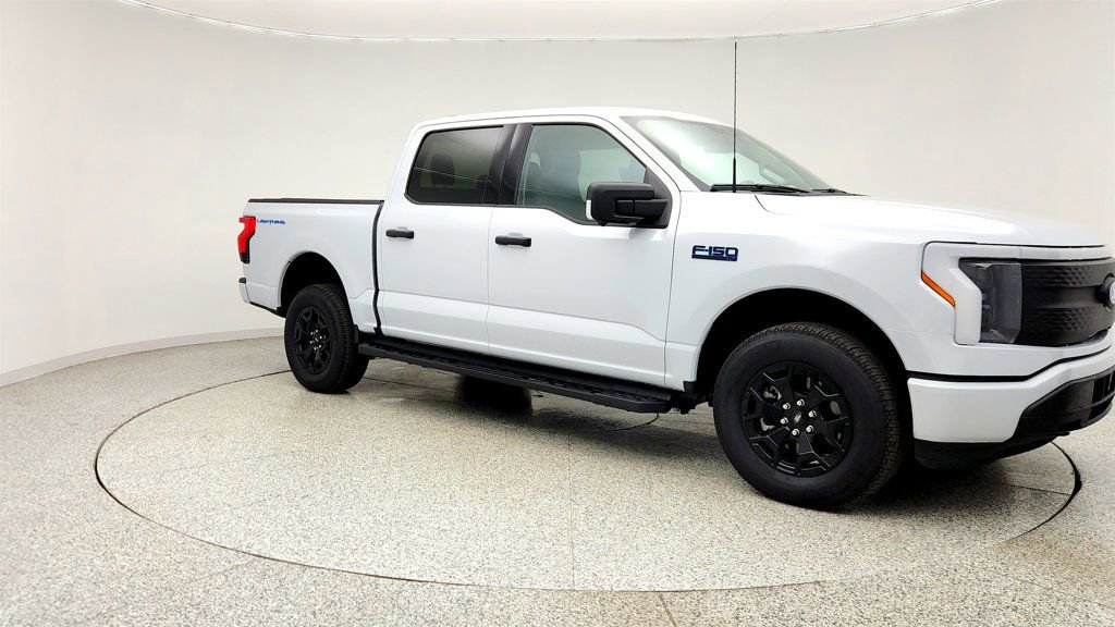 Used 2025 Ford F150 Lightning XLT AWD/4WD image 3