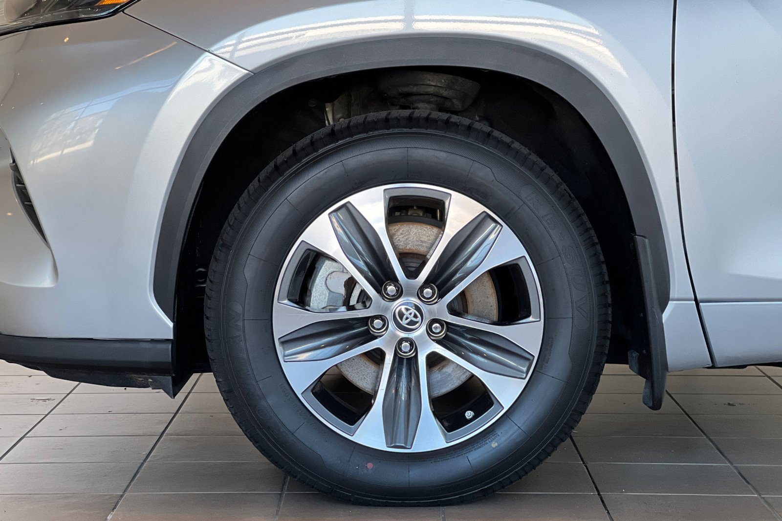 Certified 2022 Toyota Highlander XLE image 28