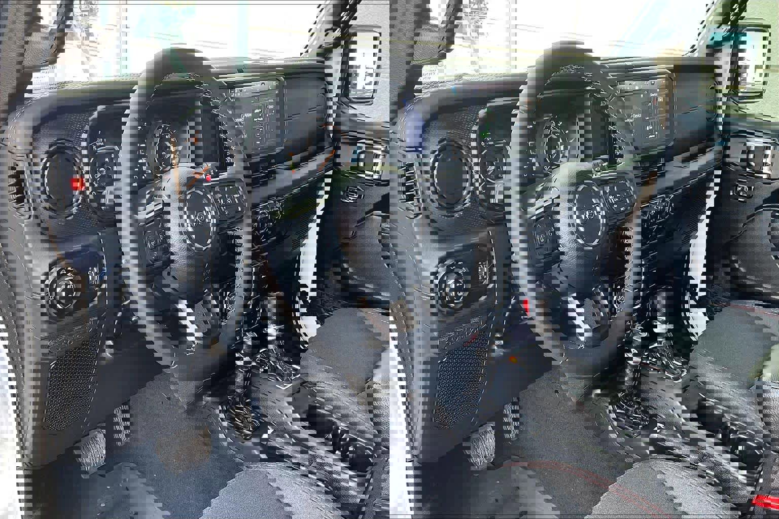 Used 2025 Jeep Gladiator Rubicon w/ Convenience Group image 17