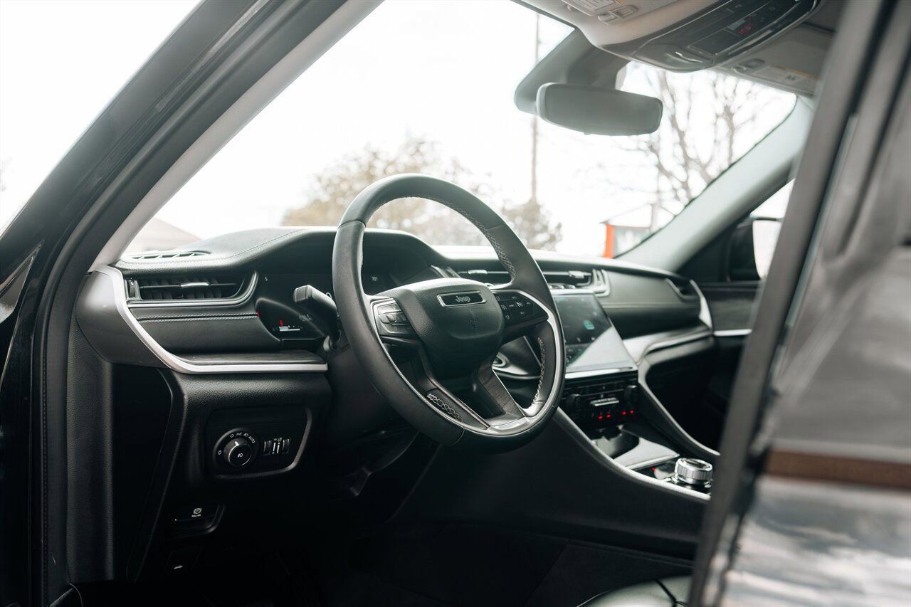 Used 2023 Jeep Grand Cherokee L Limited w/ Trailer Tow Group (B) image 18