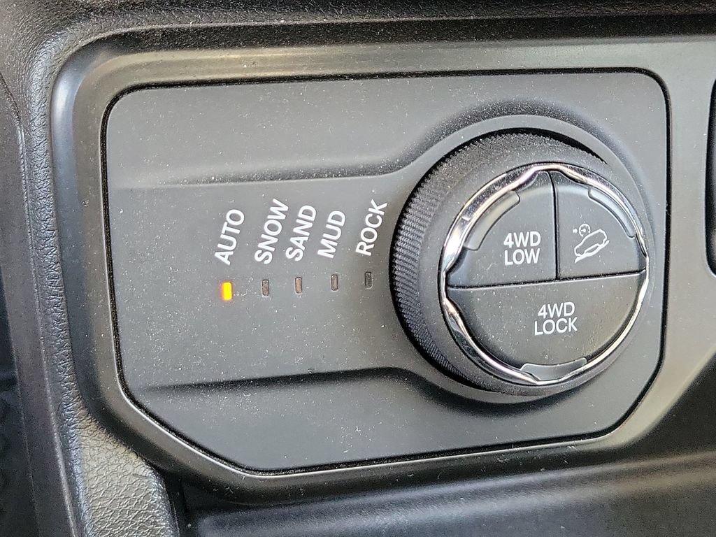 Used 2023 Jeep Renegade Trailhawk w/ Sun/Sound Group AWD/4WD image 30